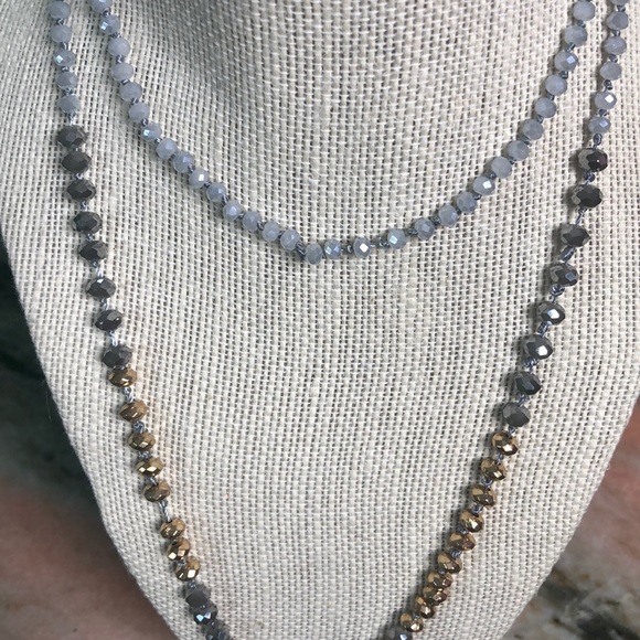 Long beaded necklace with feather - Picture 4 of 5